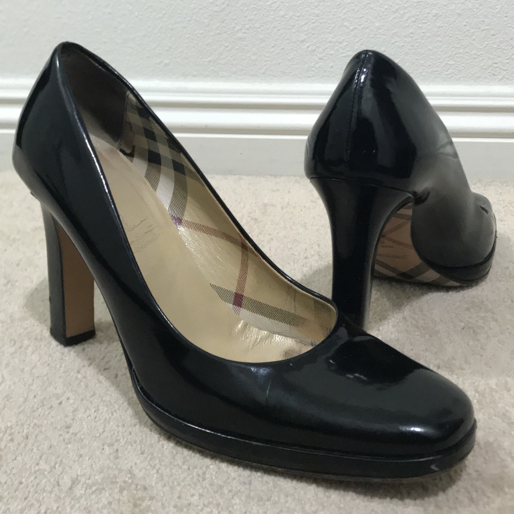 Burberry shoes closed toe pumps